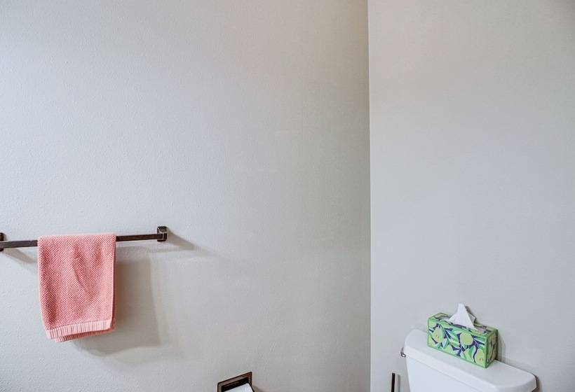 Pelican Rapids Lake House W/ Water Views + Dock!