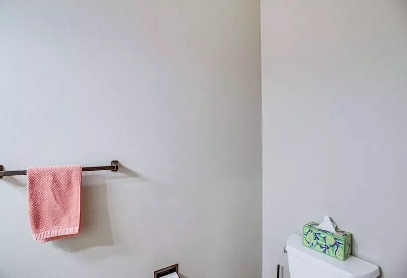 Pelican Rapids Lake House W/ Water Views + Dock!