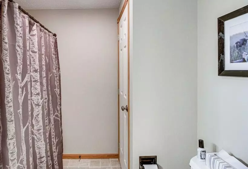 Pelican Rapids Lake House W/ Water Views + Dock!