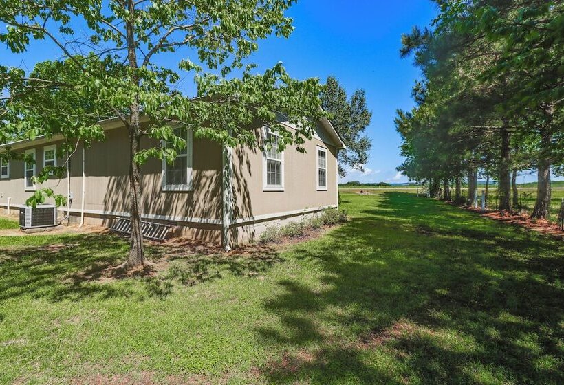 Quiet Atkins Home W/ Porch   Near Arkansas River!