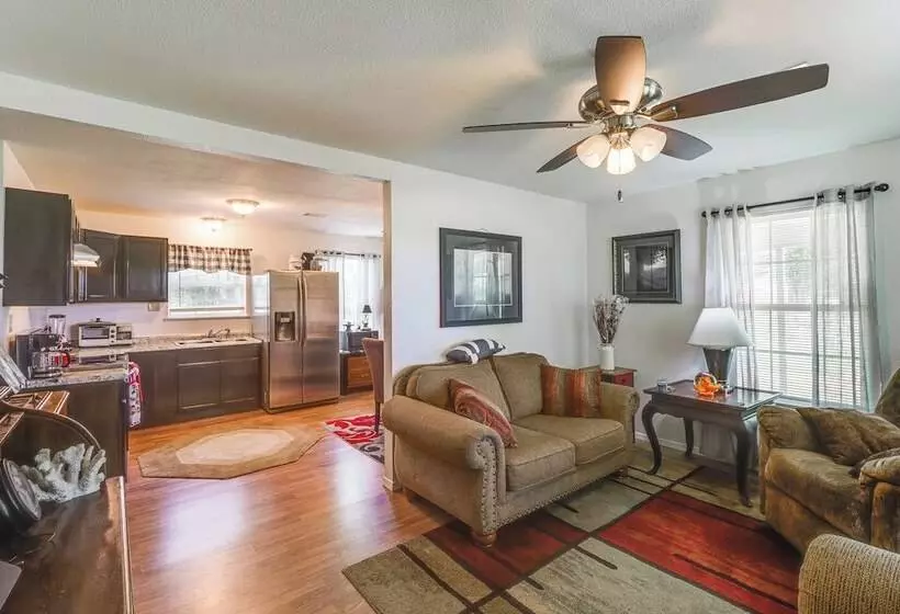 Quiet Atkins Home W/ Porch   Near Arkansas River!