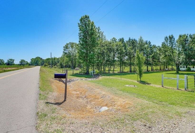 Quiet Atkins Home W/ Porch   Near Arkansas River!