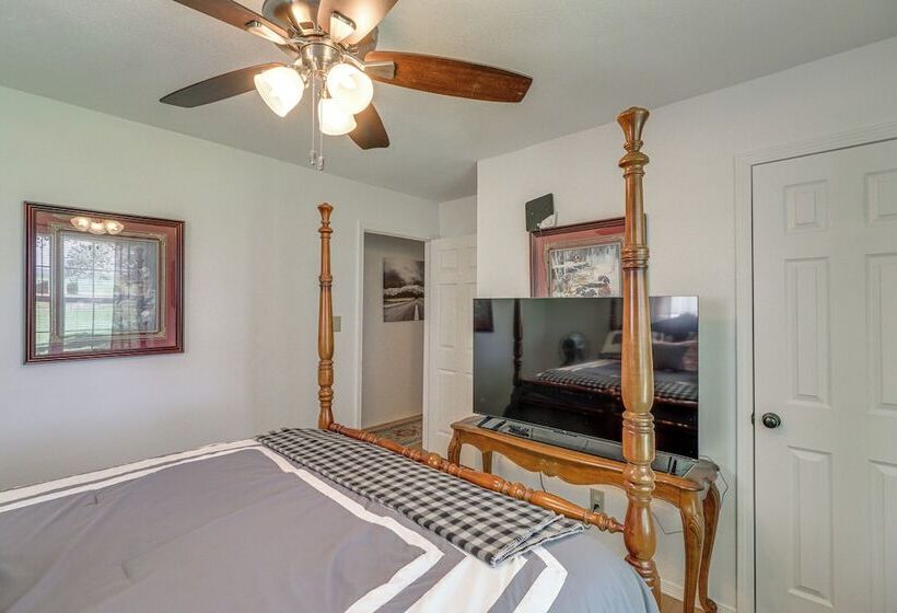 Quiet Atkins Home W/ Porch   Near Arkansas River!