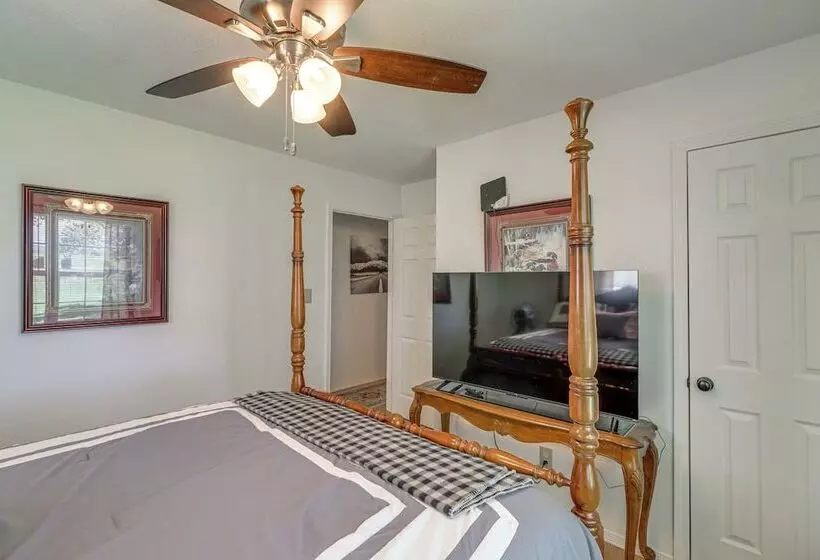 Quiet Atkins Home W/ Porch   Near Arkansas River!