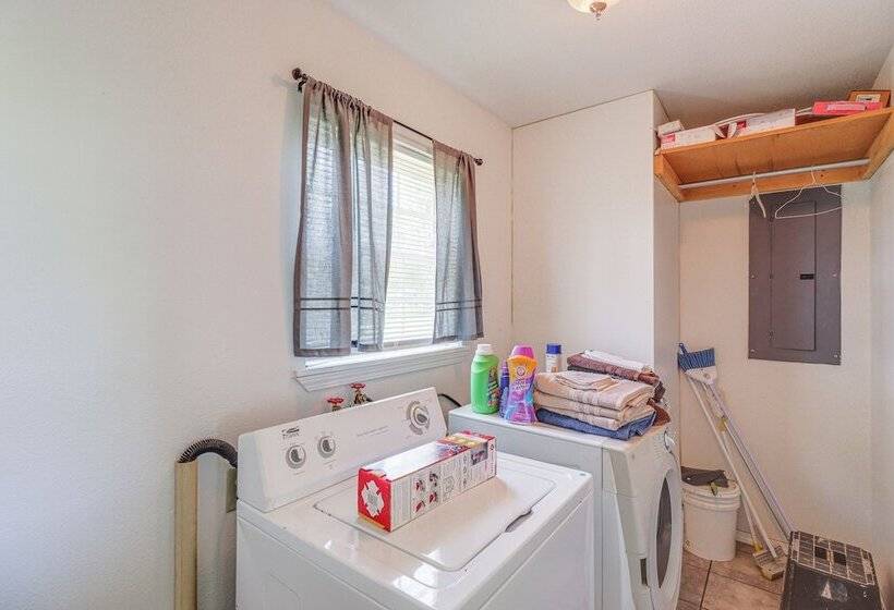 Quiet Atkins Home W/ Porch   Near Arkansas River!