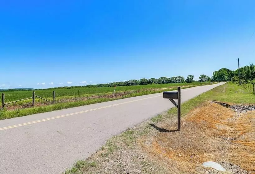 Quiet Atkins Home W/ Porch   Near Arkansas River!