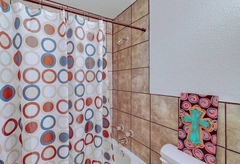 Quiet Atkins Home W/ Porch   Near Arkansas River!