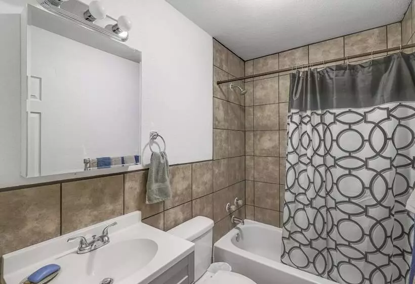 Quiet Atkins Home W/ Porch   Near Arkansas River!