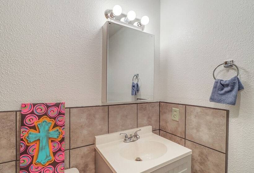 Quiet Atkins Home W/ Porch   Near Arkansas River!