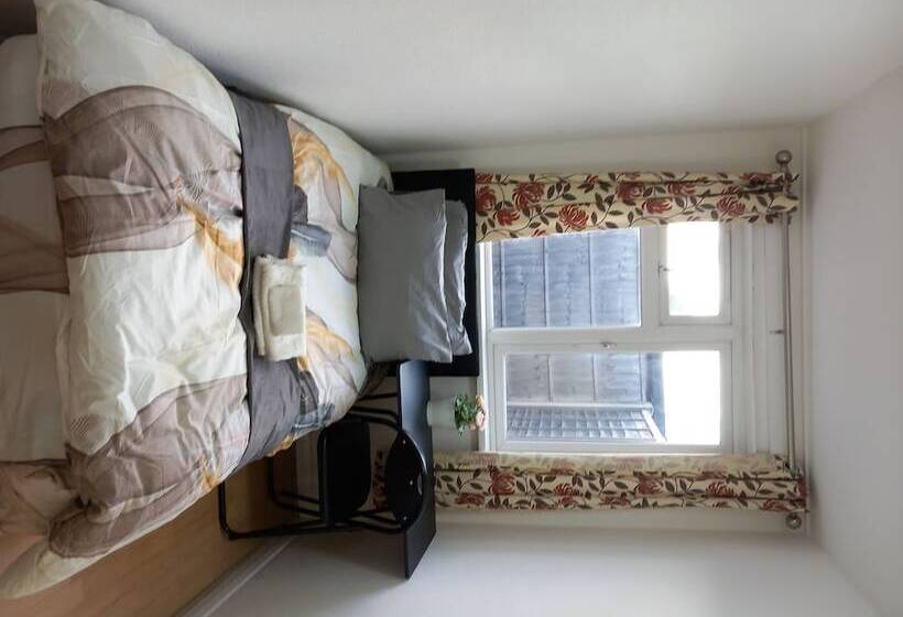 Резиденция Beautiful 5 Bed House In Dagenham Newly Renovated