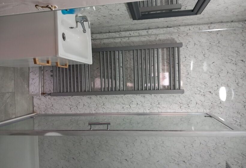 Резиденция Beautiful 5 Bed House In Dagenham Newly Renovated