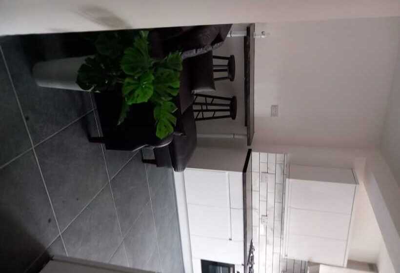 Резиденция Beautiful 5 Bed House In Dagenham Newly Renovated