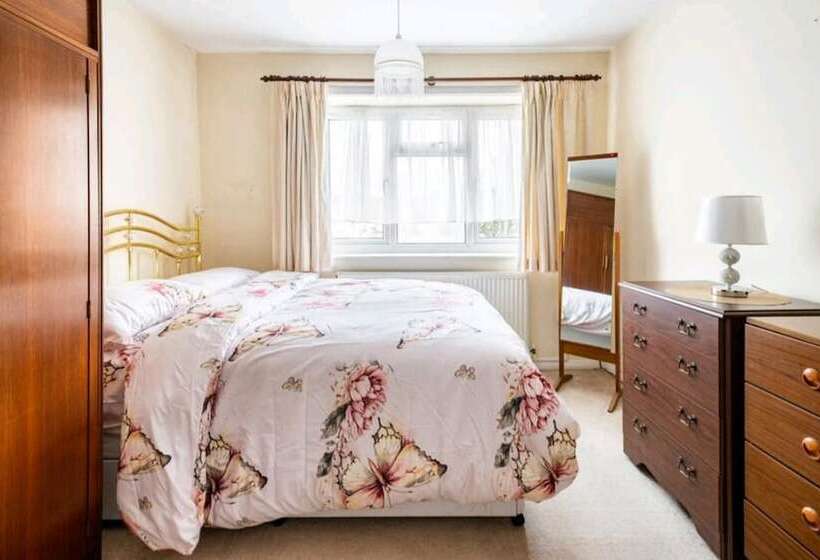 레지던스 3br House/garden/patio/7 Guests/fireplace/parking