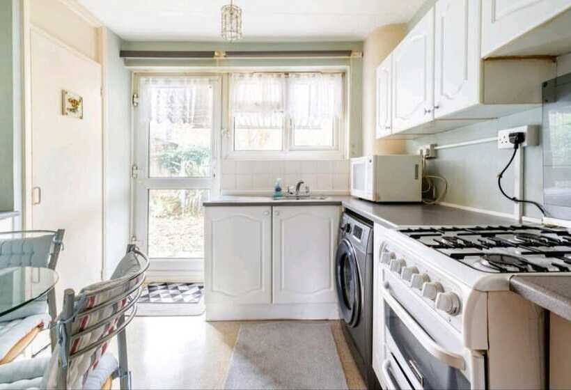 레지던스 3br House/garden/patio/7 Guests/fireplace/parking