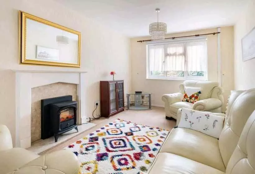 Residenssi 3br House/garden/patio/7 Guests/fireplace/parking