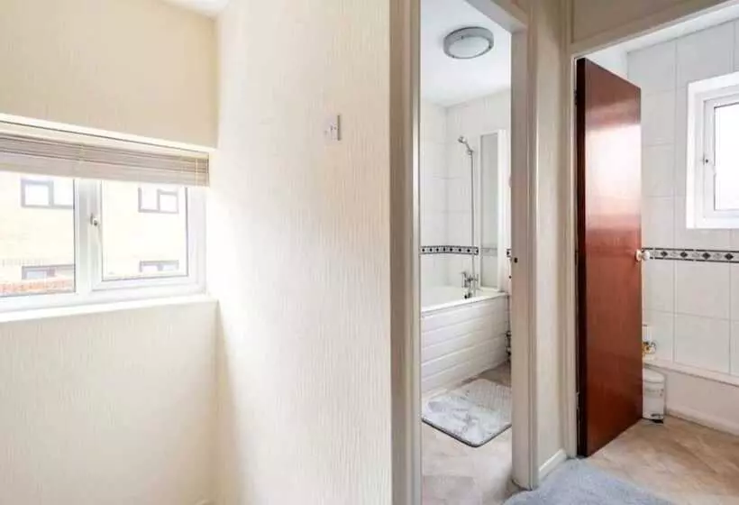 Residenssi 3br House/garden/patio/7 Guests/fireplace/parking