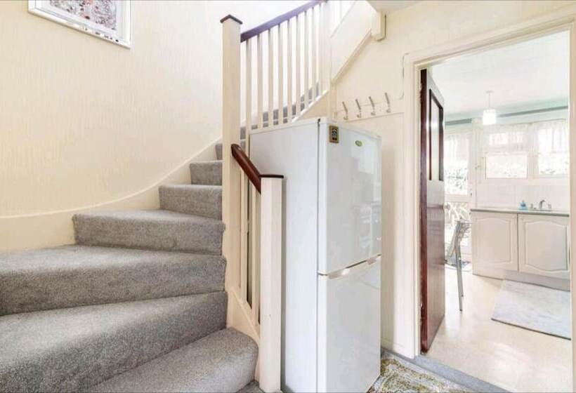 레지던스 3br House/garden/patio/7 Guests/fireplace/parking