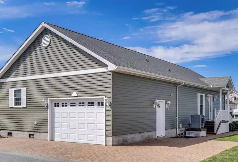 Selbyville Canal Front Home Near Beaches & Shops!