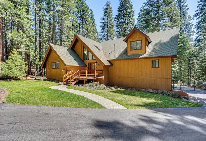 Spacious Retreat W/ Backyard: 1 Mi To Lake Almanor