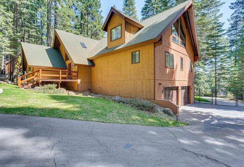 Spacious Retreat W/ Backyard: 1 Mi To Lake Almanor