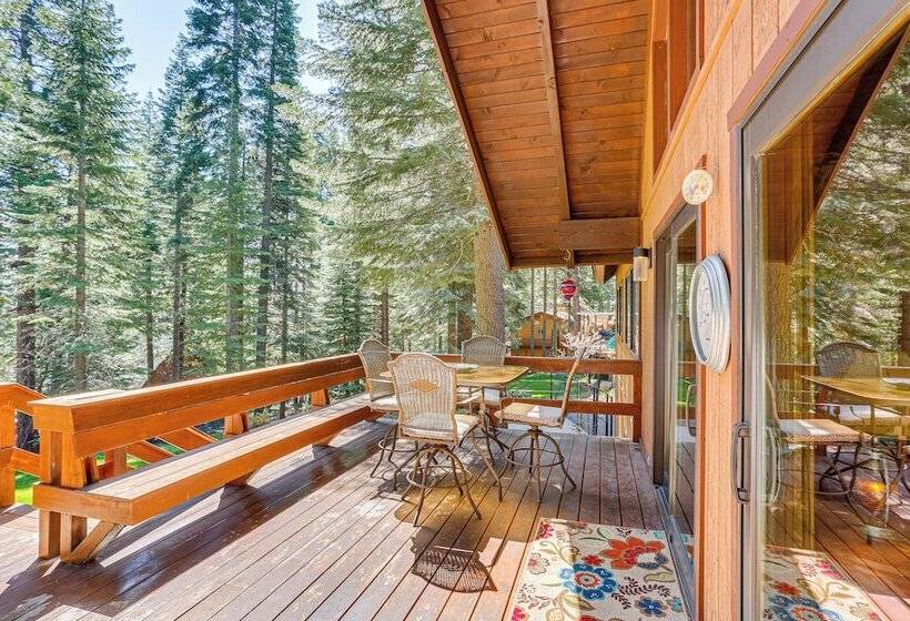 Spacious Retreat W/ Backyard: 1 Mi To Lake Almanor