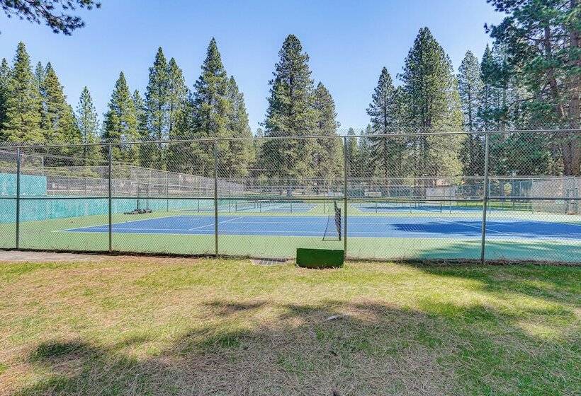 Spacious Retreat W/ Backyard: 1 Mi To Lake Almanor