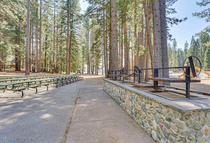 Spacious Retreat W/ Backyard: 1 Mi To Lake Almanor