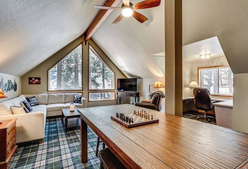 Spacious Retreat W/ Backyard: 1 Mi To Lake Almanor