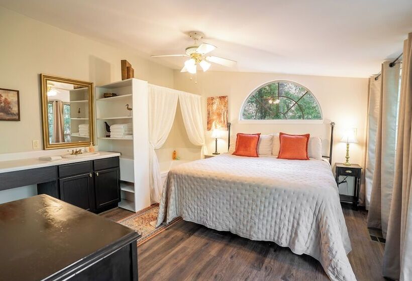 Stag Leap Cabins & Extended Stays