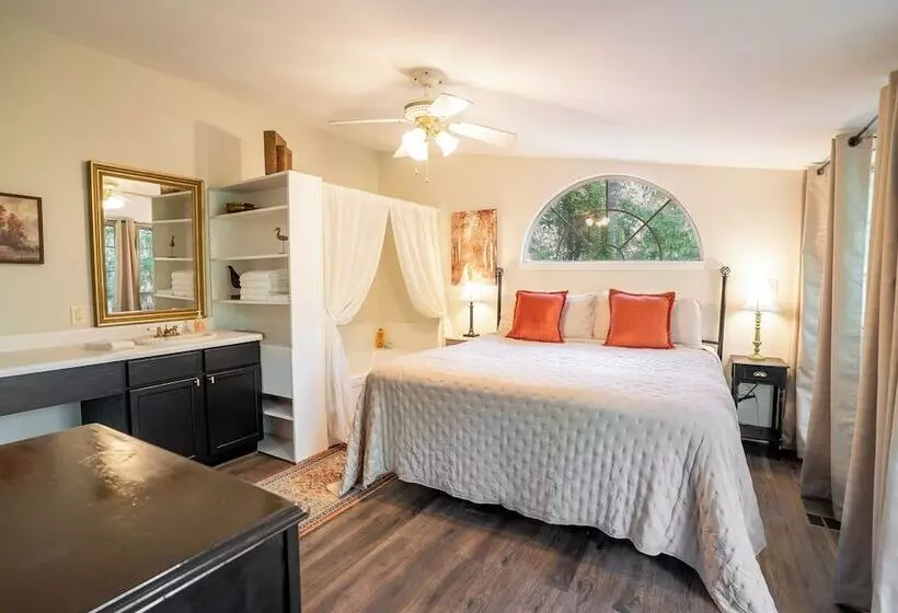 Stag Leap Cabins & Extended Stays