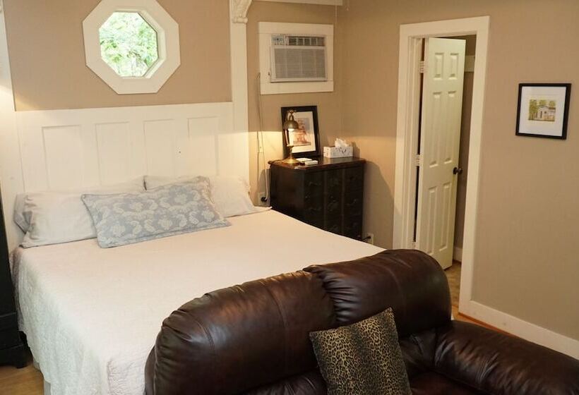 Stag Leap Cabins & Extended Stays