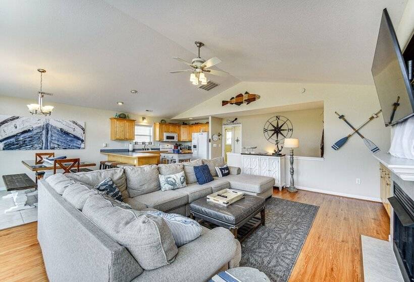 Tranquil Outer Banks Home: Dock & Community Pool!