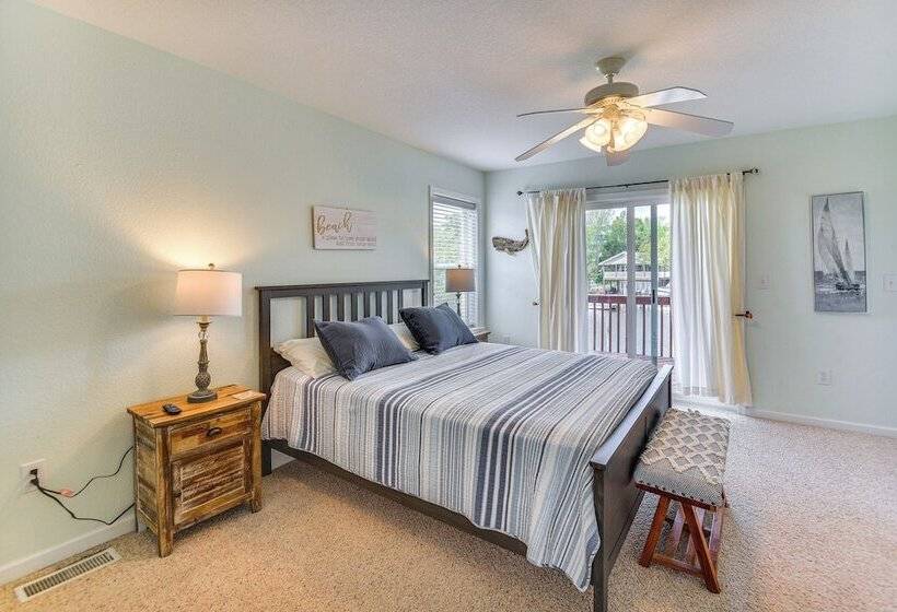 Tranquil Outer Banks Home: Dock & Community Pool!
