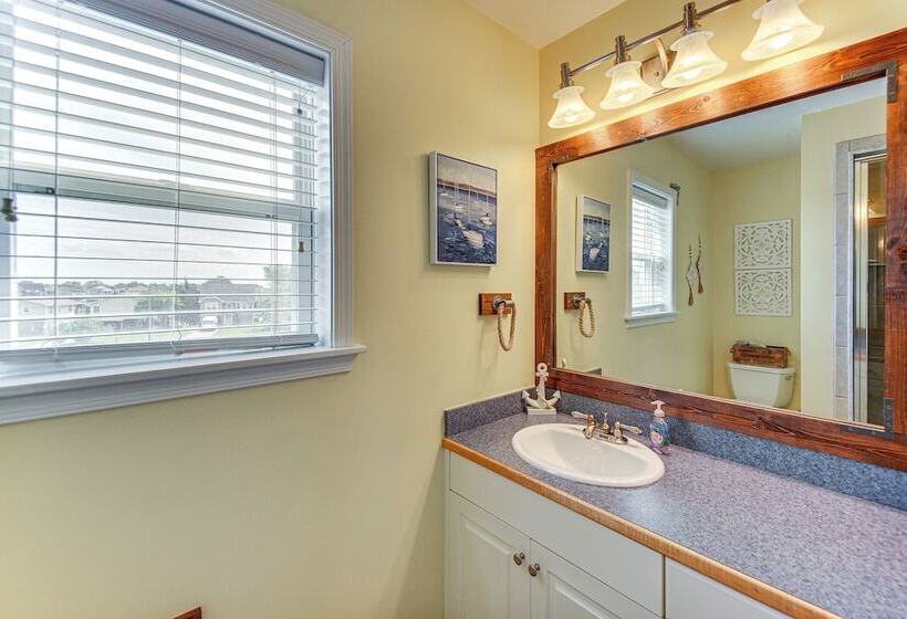 Tranquil Outer Banks Home: Dock & Community Pool!