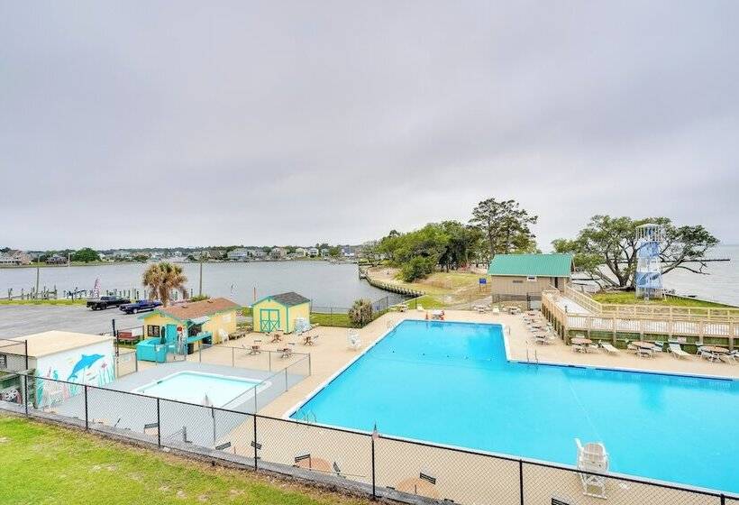 Tranquil Outer Banks Home: Dock & Community Pool!