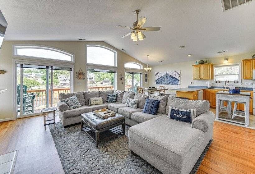 Tranquil Outer Banks Home: Dock & Community Pool!