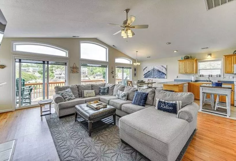 Tranquil Outer Banks Home: Dock & Community Pool!