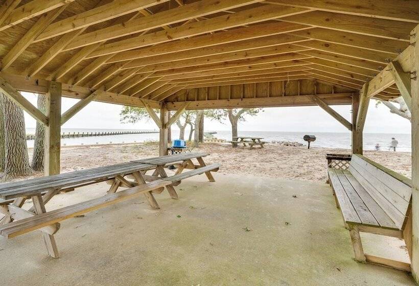 Tranquil Outer Banks Home: Dock & Community Pool!