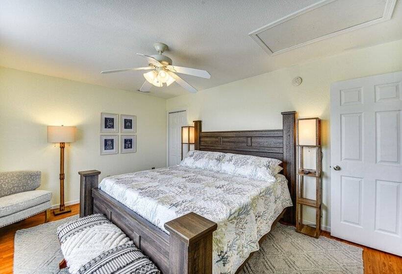 Tranquil Outer Banks Home: Dock & Community Pool!