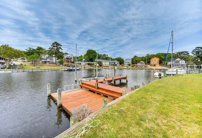 Tranquil Outer Banks Home: Dock & Community Pool!