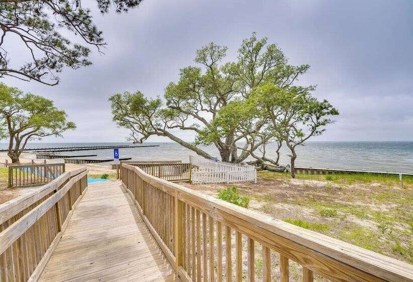 Tranquil Outer Banks Home: Dock & Community Pool!