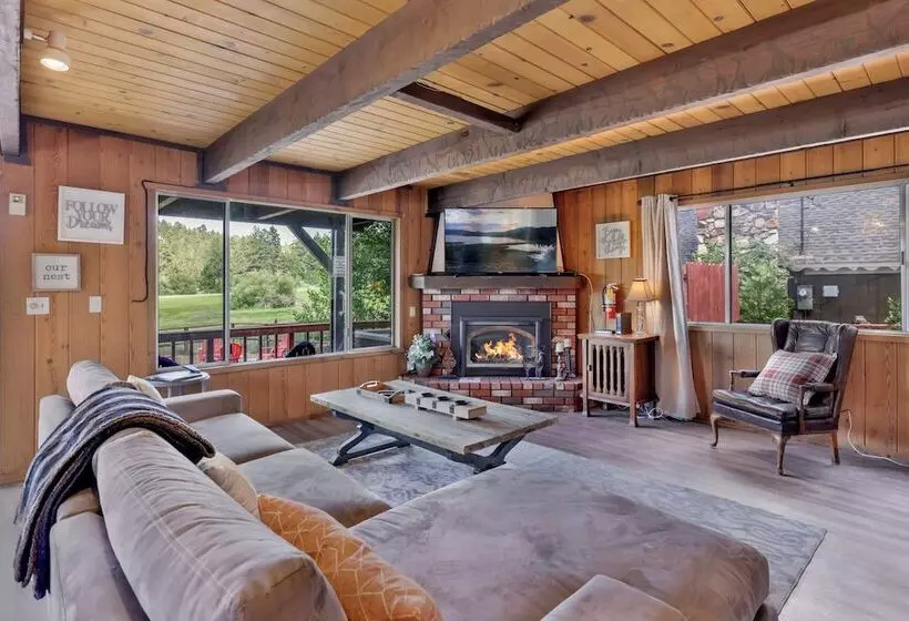 Bear Cabin #1976