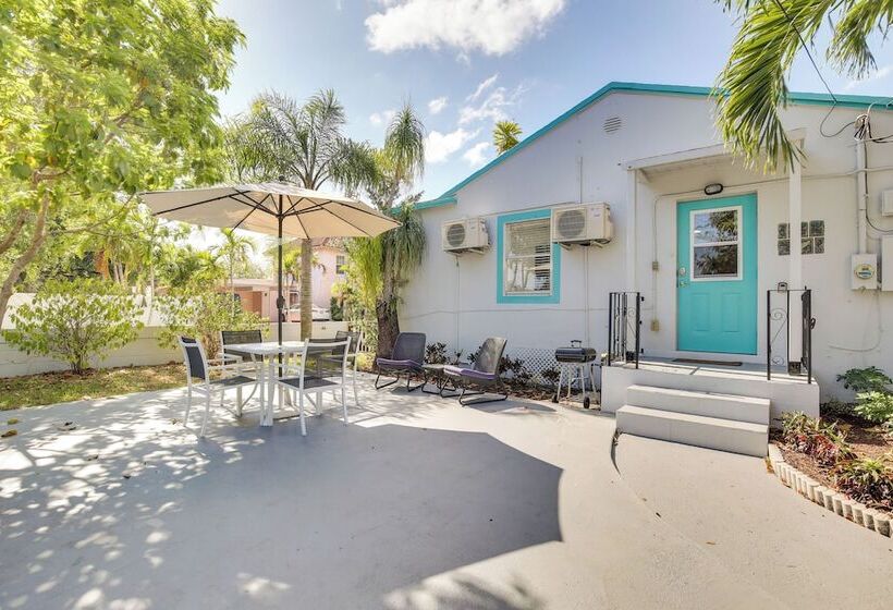 Hollywood Beach Bungalow Near Golf: Pets Welcome!