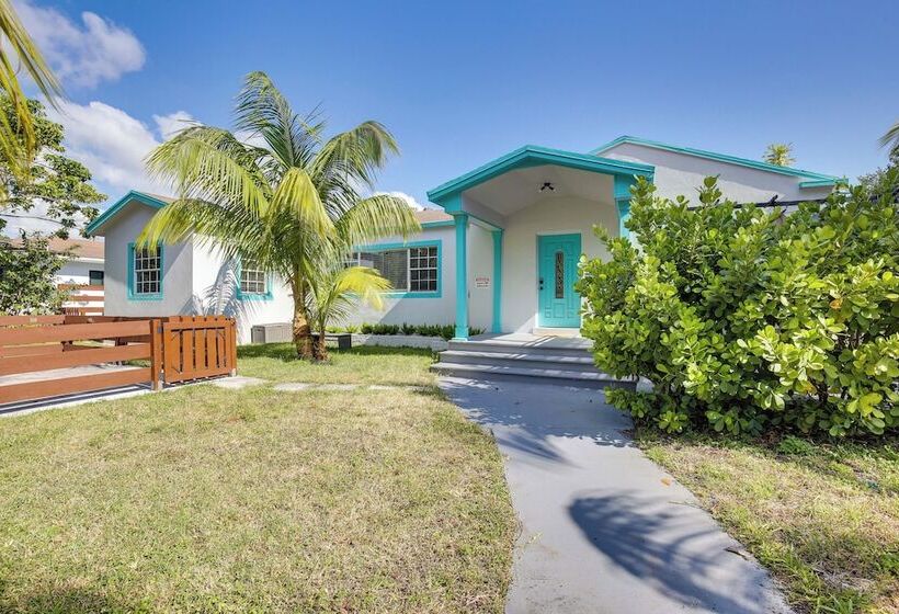 Hollywood Cottage: 2 Mi To Hollywood Beach!