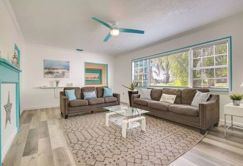 Hollywood Cottage: 2 Mi To Hollywood Beach!