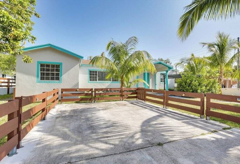 Hollywood Cottage: 2 Mi To Hollywood Beach!