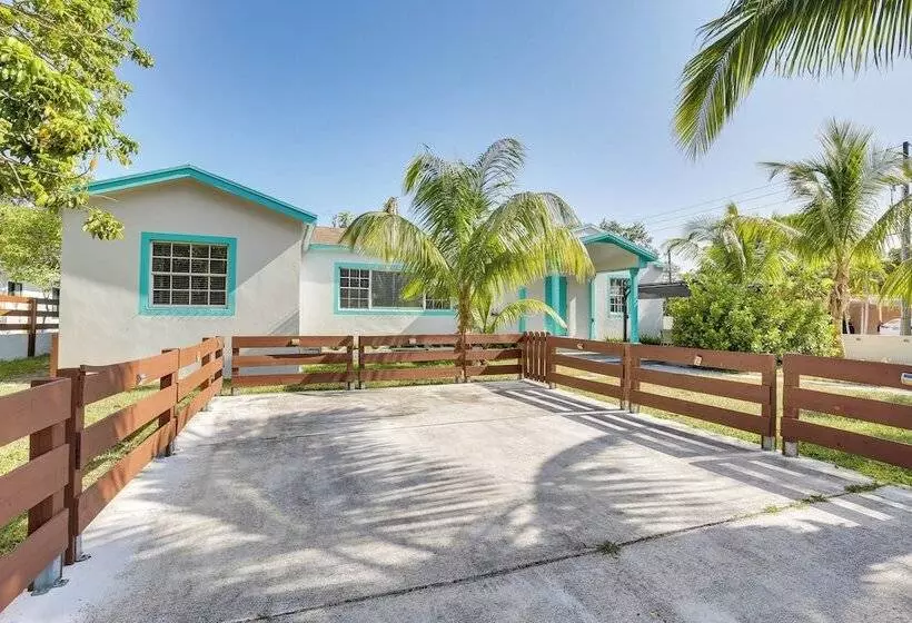 Hollywood Cottage: 2 Mi To Hollywood Beach!