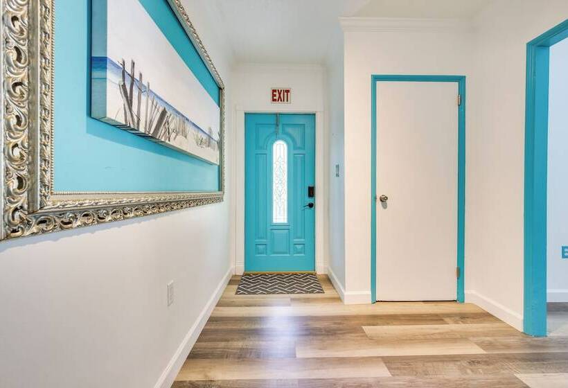 Hollywood Cottage: 2 Mi To Hollywood Beach!