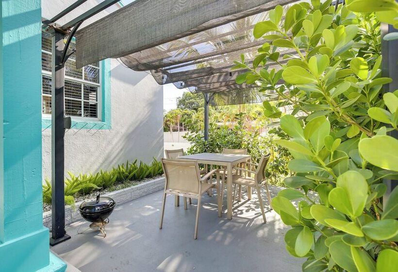 Hollywood Cottage: 2 Mi To Hollywood Beach!