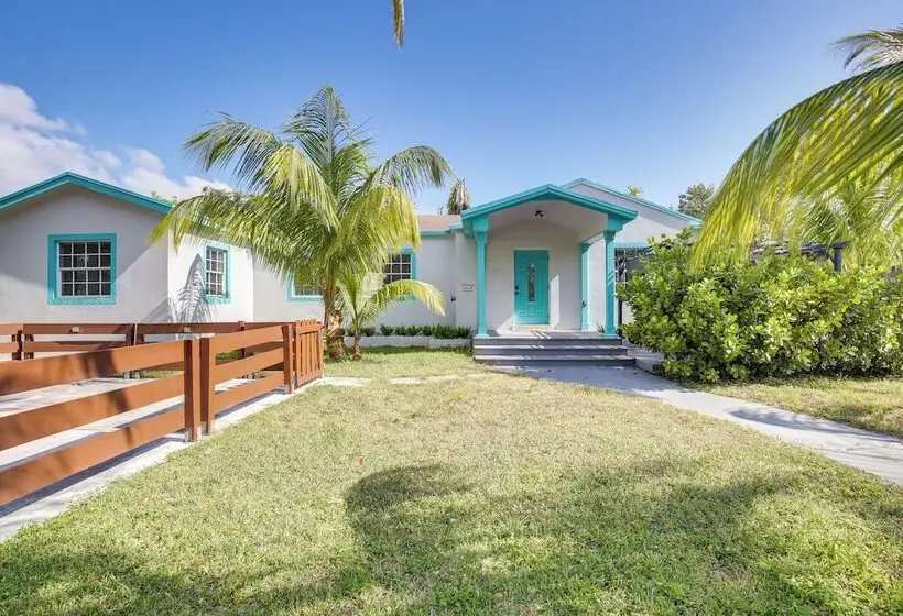 Hollywood Cottage: 2 Mi To Hollywood Beach!